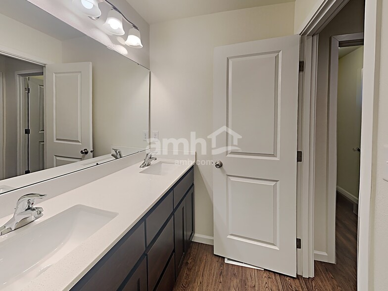 Building Photo - 1963 NW 22nd St