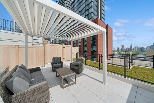 Building Photo - 32 Jones St