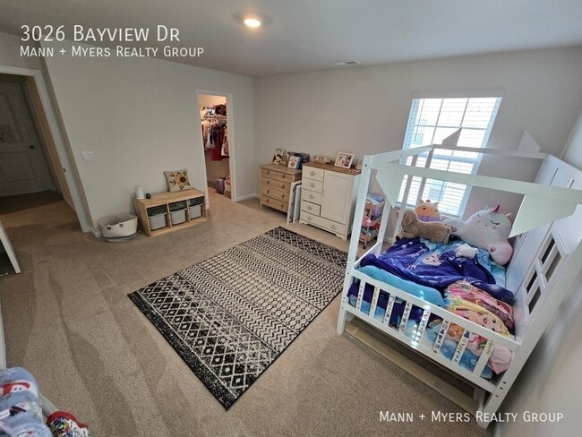 Building Photo - 3026 Bayview Dr