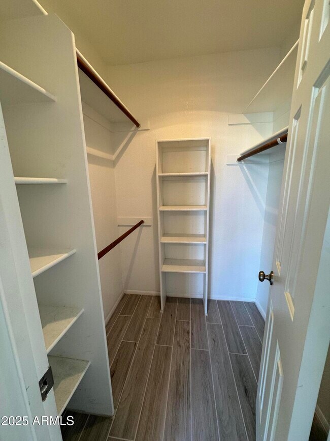 Building Photo - 1825 W Ray Rd