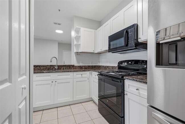 Building Photo - 5511 Legacy Crescent Pl