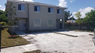 Building Photo - 1900 NW 76th St