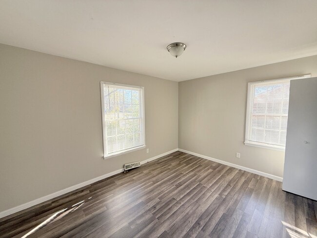 Building Photo - 1729 Laverne Dr NW