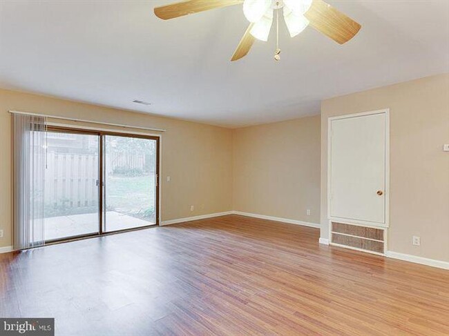 Building Photo - 2621 Glengyle Dr