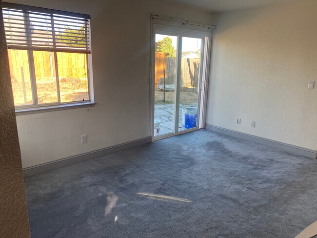 Dining/ Family - 1100 Bear River Ct