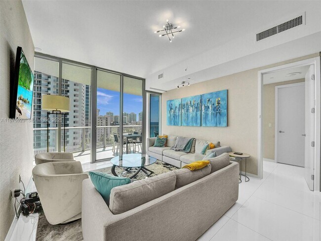 Building Photo - 17475 Collins Ave