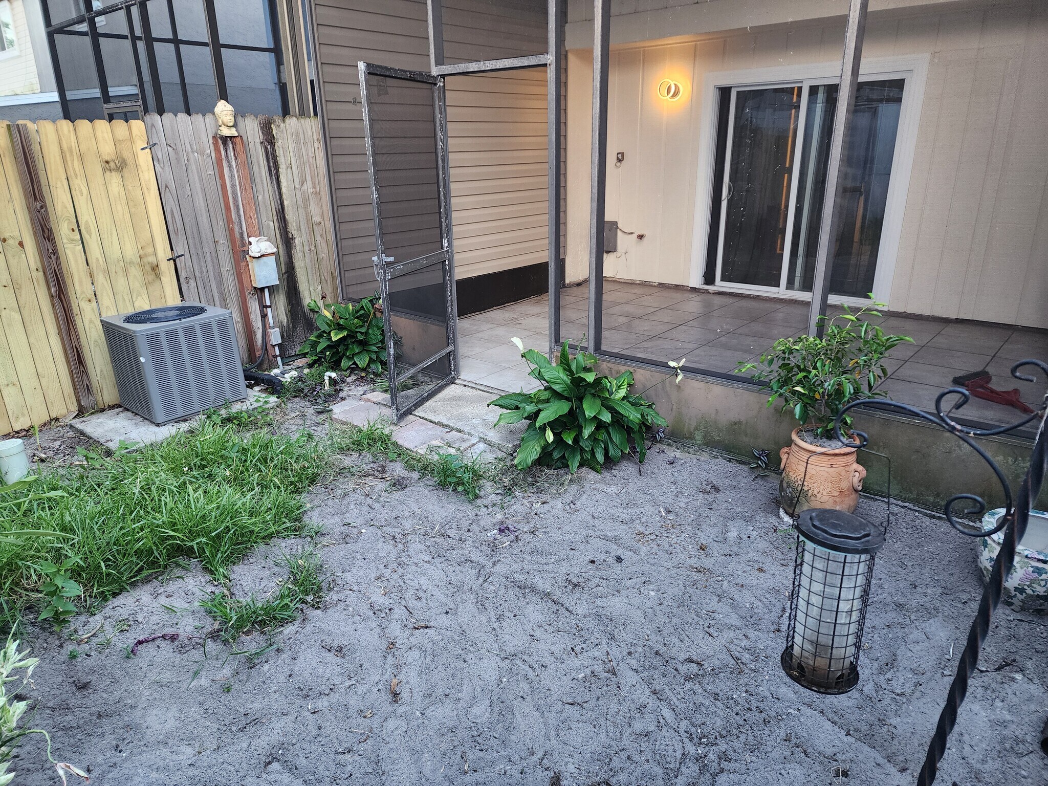 Building Photo - 3001 S Pines Dr