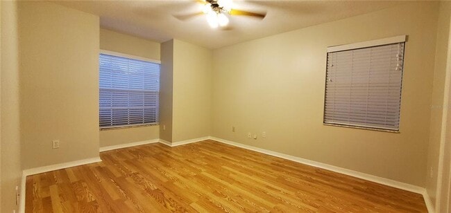 Building Photo - 913 Palm Forest Ln