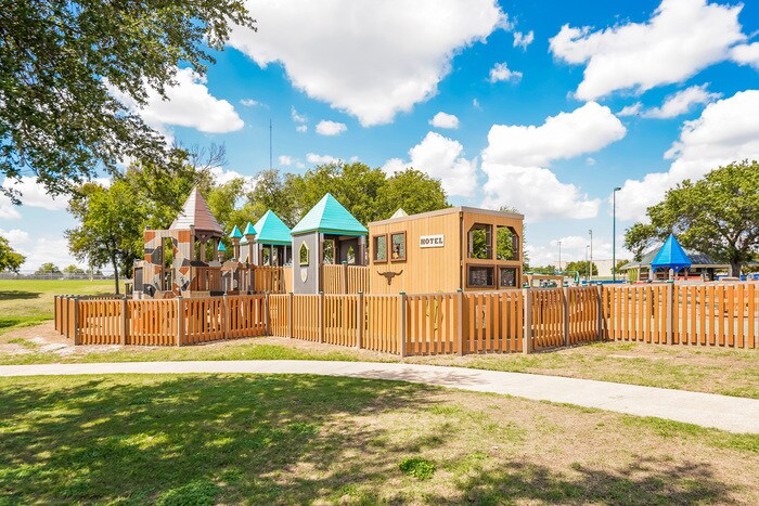 Building Photo - 1005 Meadowbend Dr