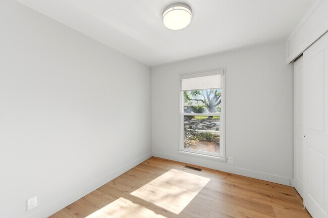Building Photo - 1153 Buccaneer Dr