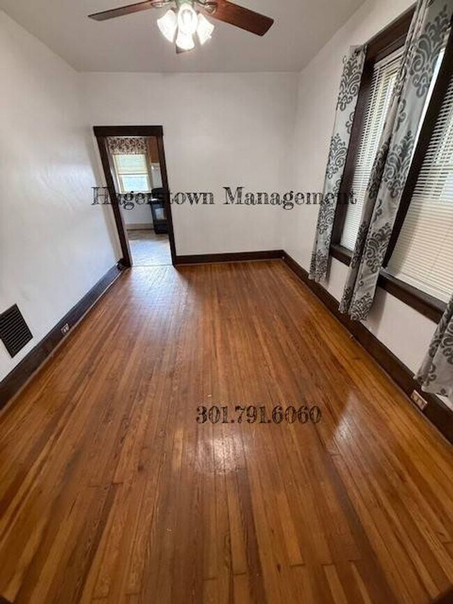 Building Photo - Beautiful 3 BR 1 BA Duplex