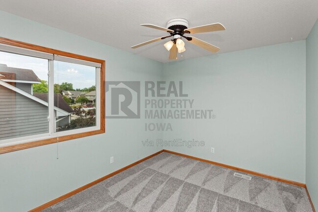 Building Photo - 8912 Highland Oaks Dr