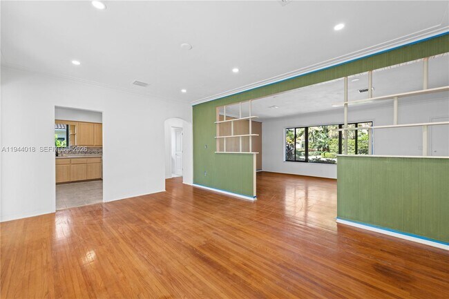 Building Photo - 1044 NE 97th St