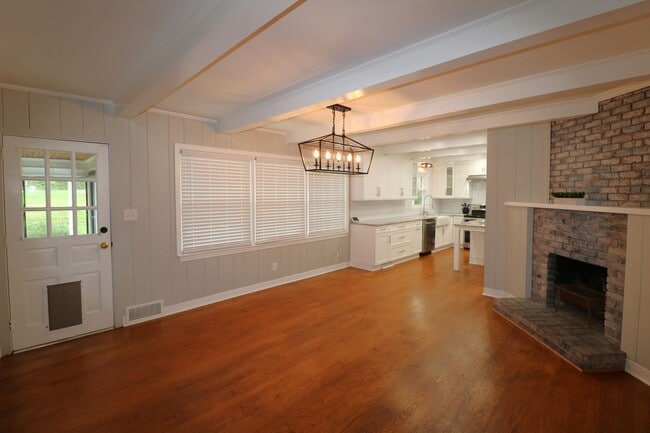 Building Photo - 2832 Monticello Dr
