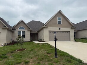 Building Photo - Townhouse For Rent in Ooltewah