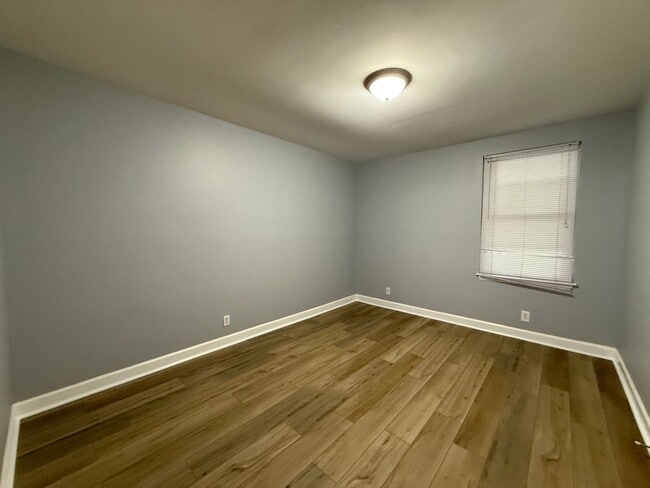 Building Photo - Inglewood Duplex Available Now!