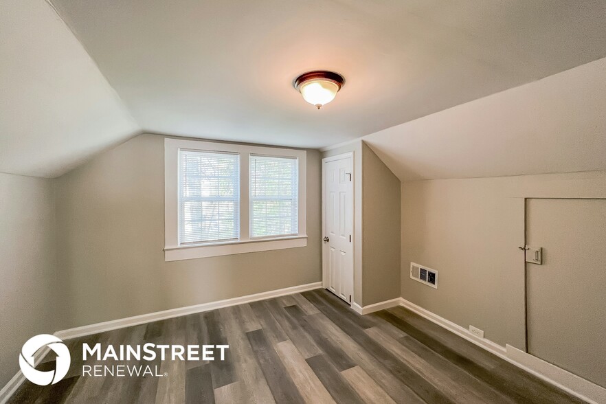 Building Photo - 125 Inglenook Dr