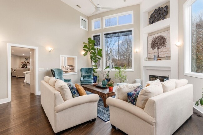 Building Photo - 4602 Sandwich Ct