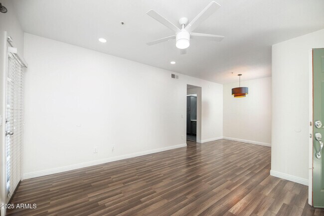 Building Photo - 7008 E Gold Dust Ave