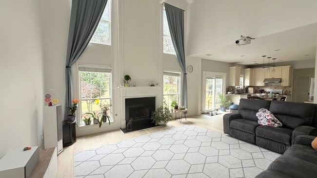 Building Photo - Beautiful backyard