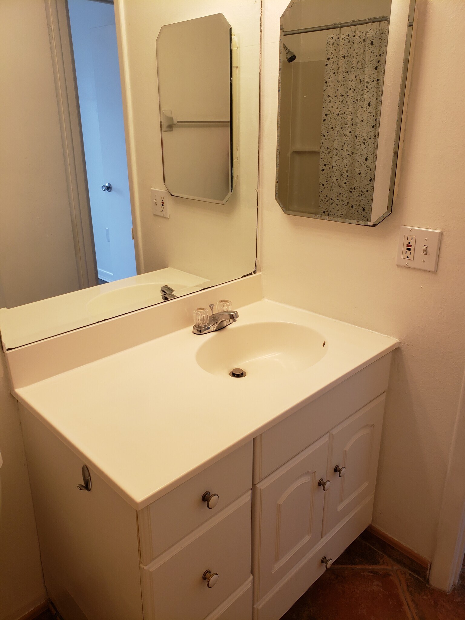 Building Photo - 2724 Hidden Lake Blvd