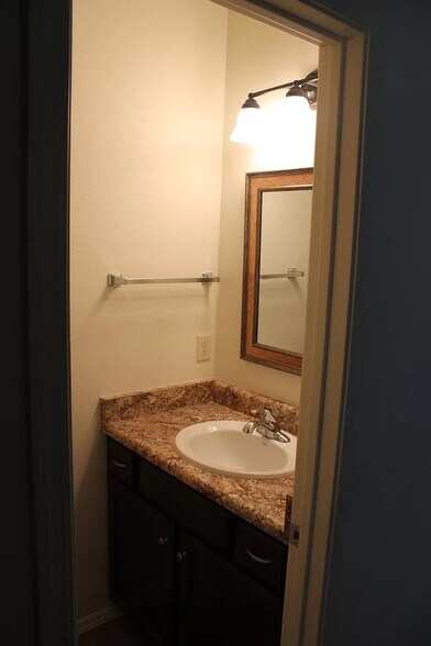 bathroom 1 - 3301 S Litzler Dr