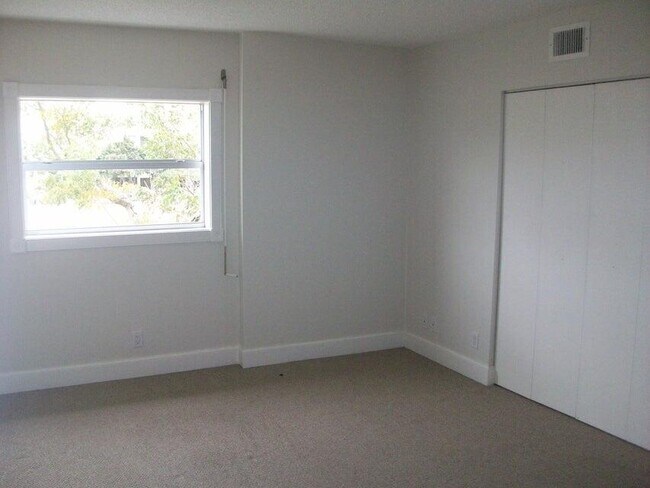 Building Photo - 1527 S Flagler Dr