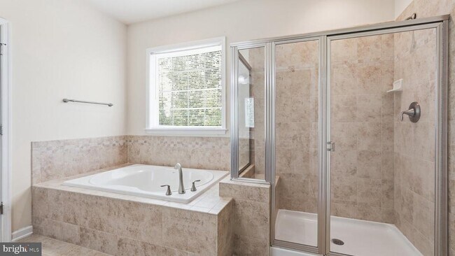 Building Photo - 424 Alder Dr