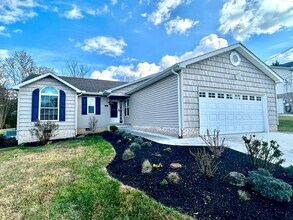 Building Photo - Beautiful 3 bedroom-plus bonus room-2 bath for rent!