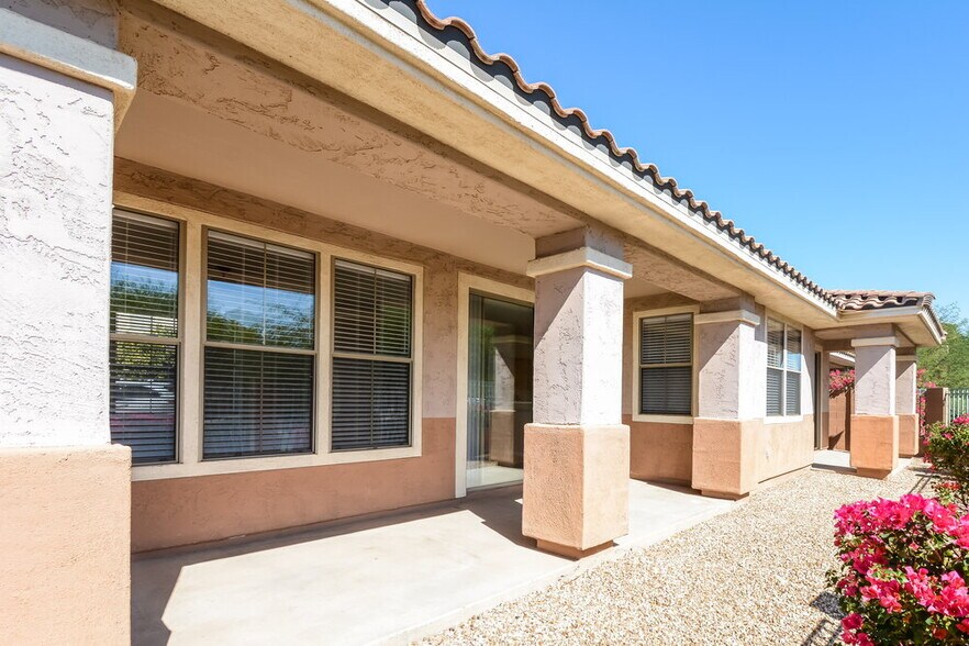 Building Photo - 13673 W Cypress St