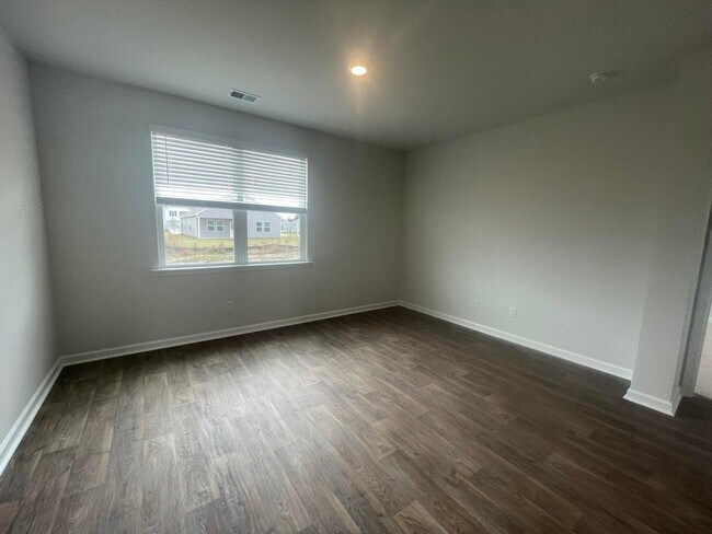 Building Photo - 206 Oakwood Blvd