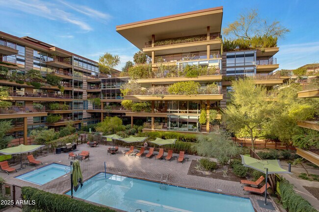 Building Photo - 7137 E Rancho Vista Dr