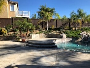 Building Photo - Miro