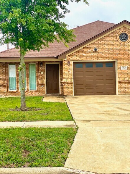 Primary Photo - 2305 Bachelor Button Blvd