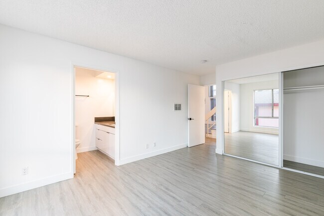 Building Photo - 3710 Midvale Ave