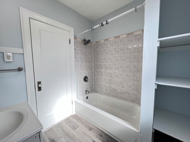 Building Photo - 6424 S Talman Ave