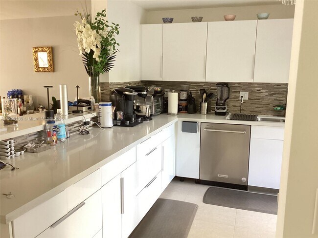 Building Photo - 460 Poinciana Island Dr