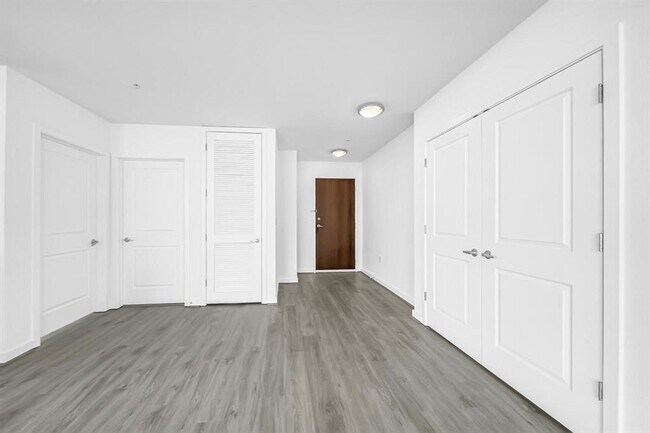 Building Photo - 5925 Almeda Rd