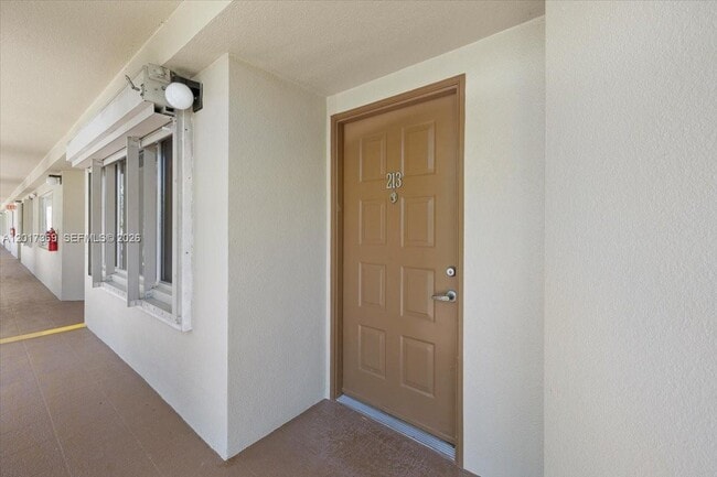 Building Photo - 1351 SW 141st Ave