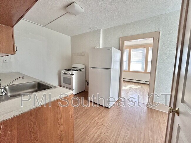 Building Photo - 92 Truman St