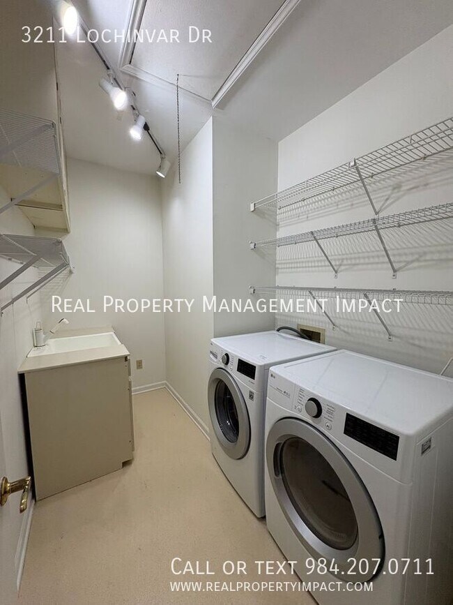Building Photo - 3211 Lochinvar Dr