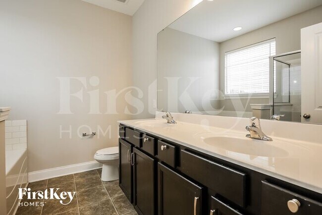 Building Photo - 2902 Penobscot Dr