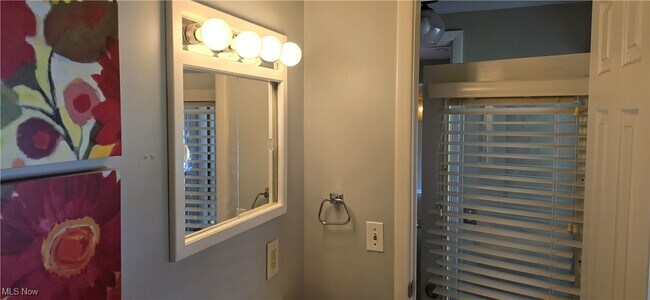 Building Photo - 3691 Higley Rd