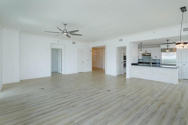 Building Photo - 100 S Eola Dr