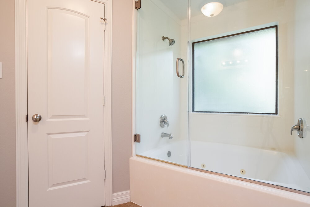 Building Photo - 612 Spruce Dr