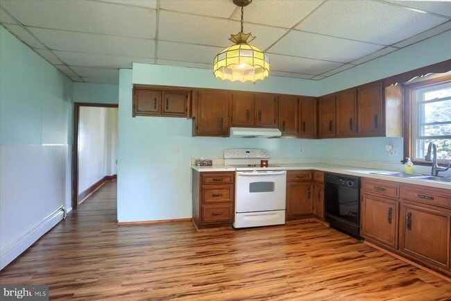 Building Photo - 115 3rd St