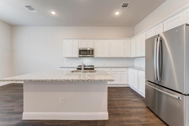 Building Photo - 6580 Iron Horse Blvd