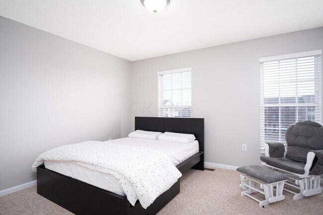 Building Photo - 5286 Royal Arch Casca Dr