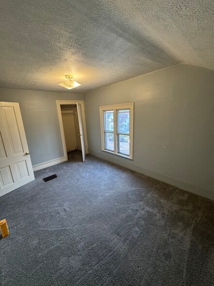 Building Photo - 58 Caledonia St NE