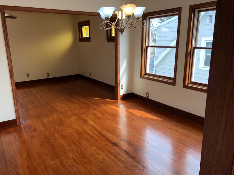 dinning room. - 623 S 60th St